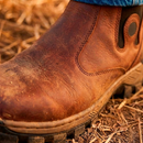 Kit de Bota Masculina Adventure em Couro Legítimo com Solado Antiderrapante + 4 BRINDES: Carteira, Chapéu, Cinto e Copo Térmico